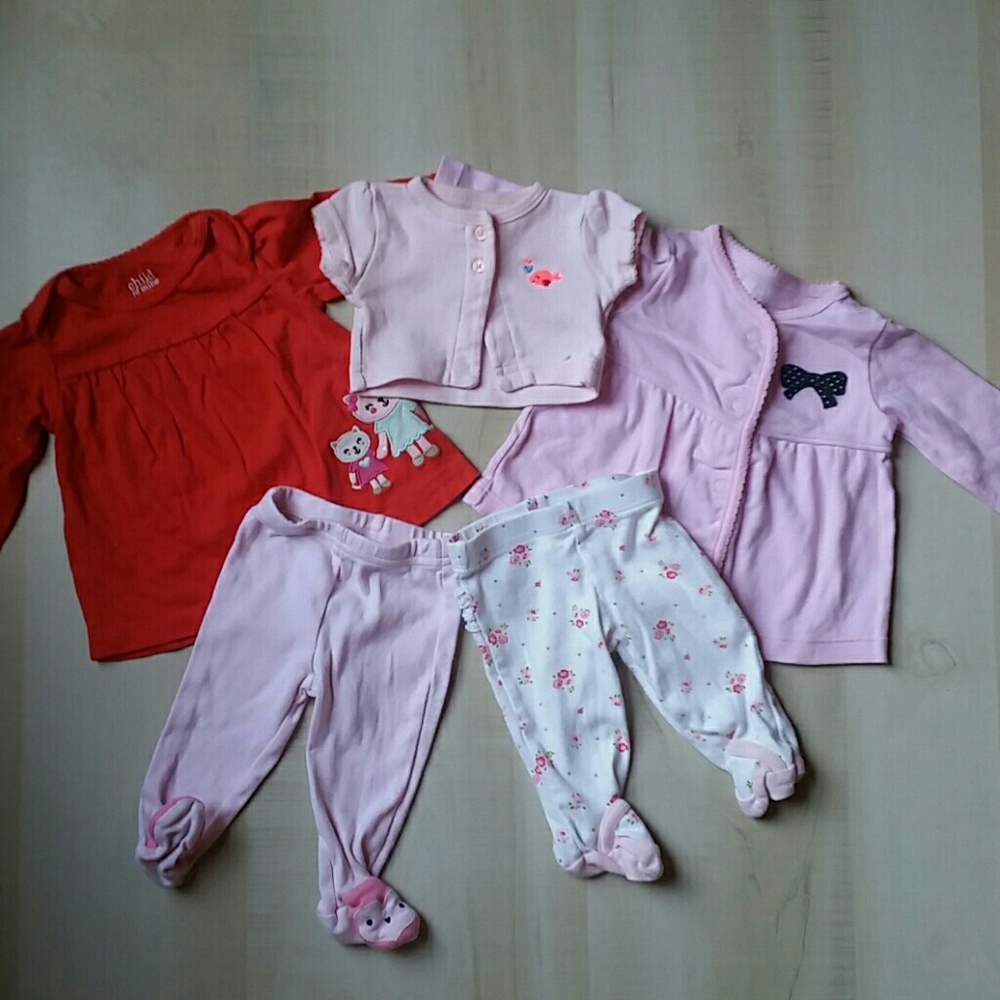Newborn and 0/3  Carters Girl clothes
